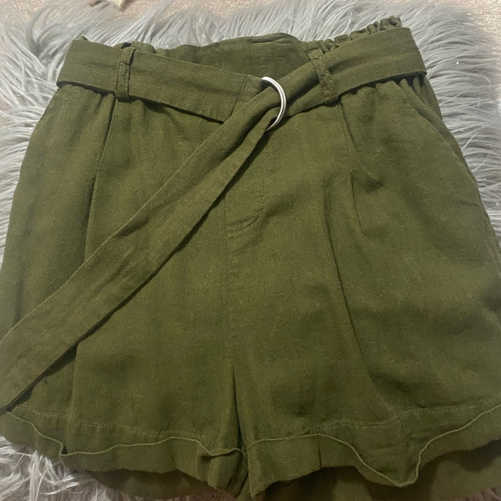 🥝HIGH RISE GREEN SHORTS GARAGE